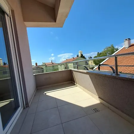Central Zadar Apartment * Задар